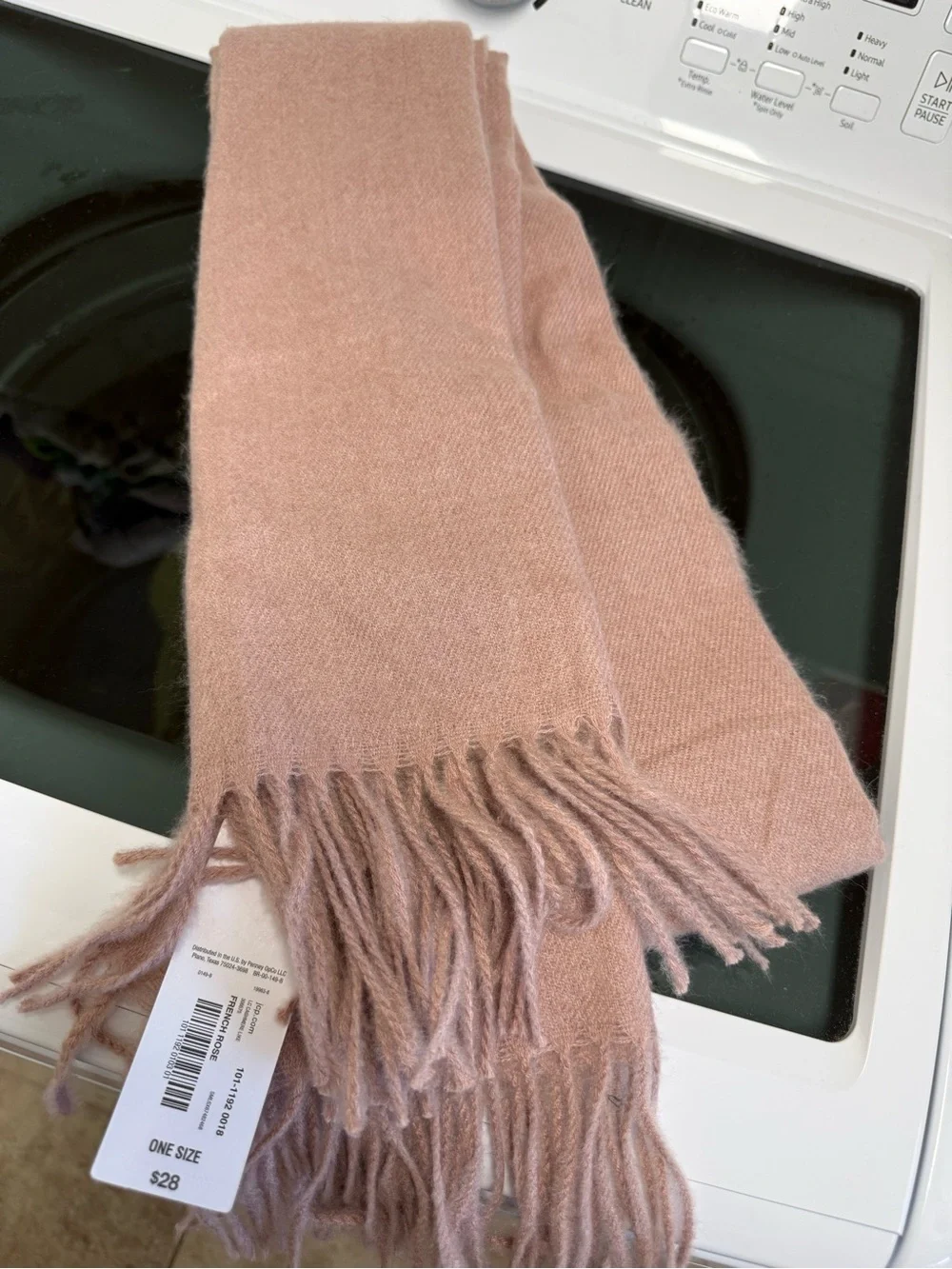 NWT Liz Claiborne Classic Rose Fringe Scarf